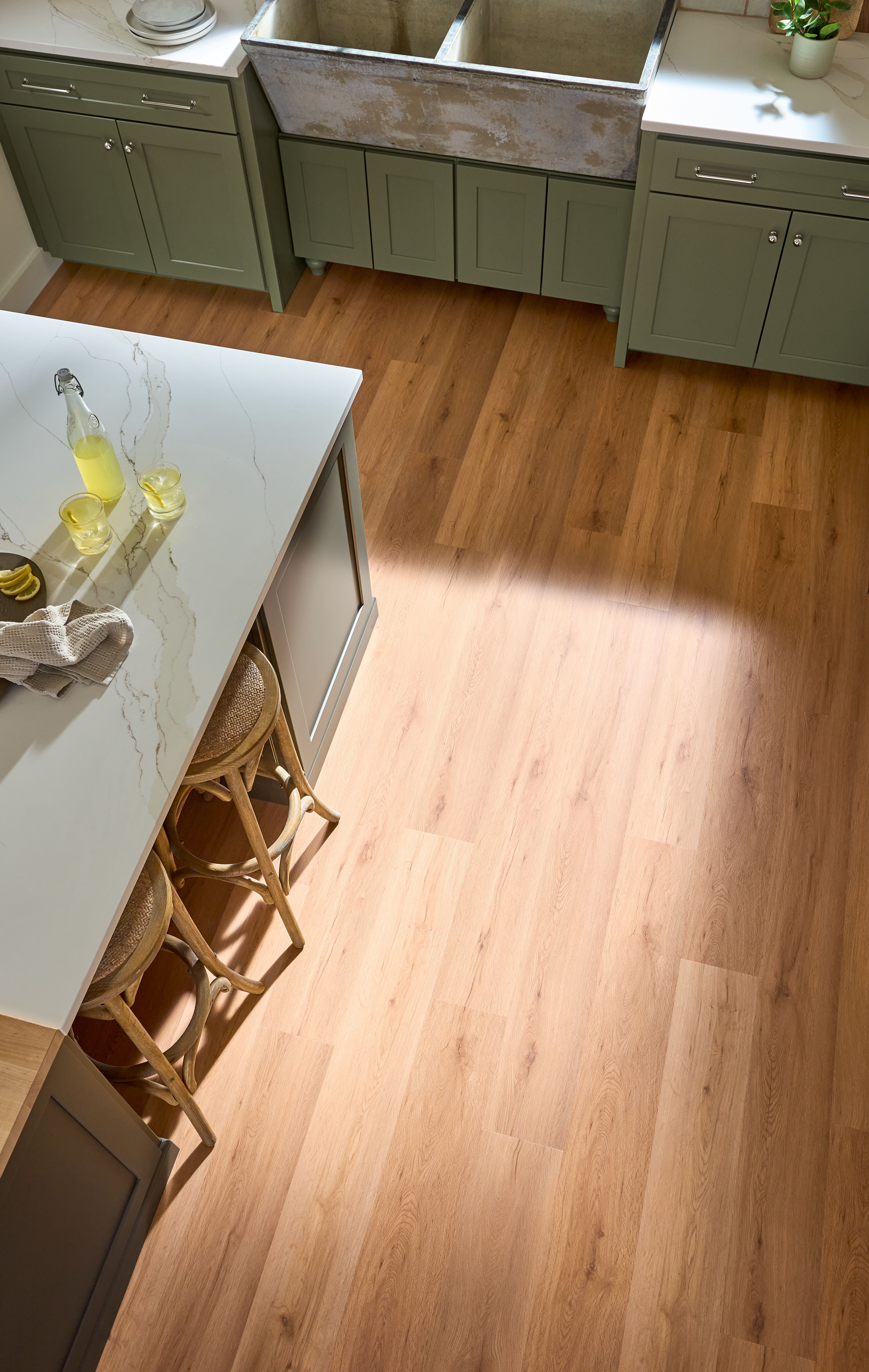 DLuxe Plank HDPC™ Signature Briarcliff Luxury Vinyl Plank 1AH77004