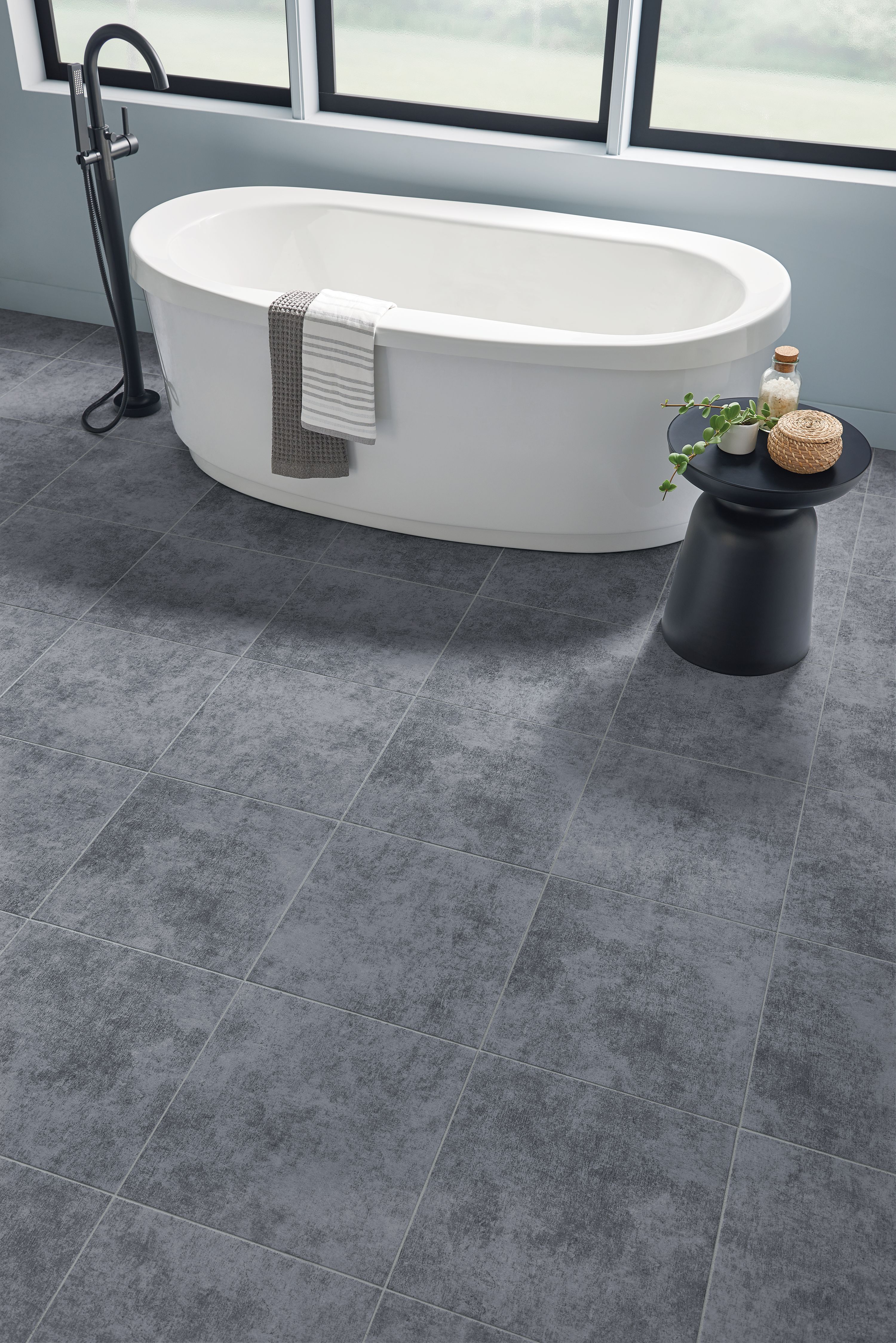 VersaStyle Plush Black Engineered Tile 213TB